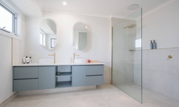 Inverloch House | The Pool House on Cook
