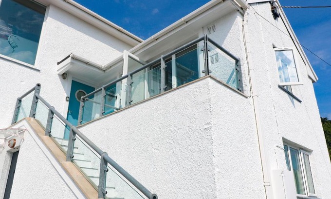 Coverack Apartment | The Poop Deck
