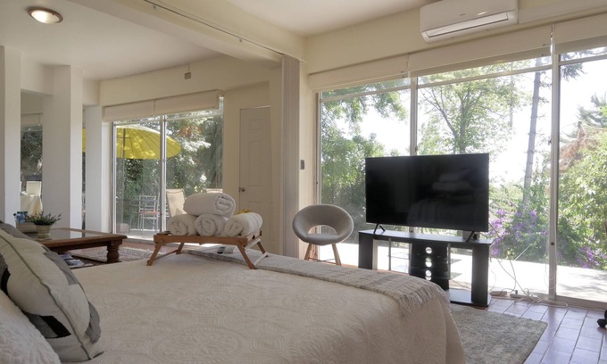 Apoquindo House | The Quiet Garden - Luxury Guest Studio in Las Condes w/High Speed WiFi