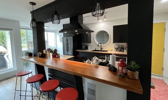 Courtenay Apartment | The River Apartment: Stylish apartment in a Riverfront complex.