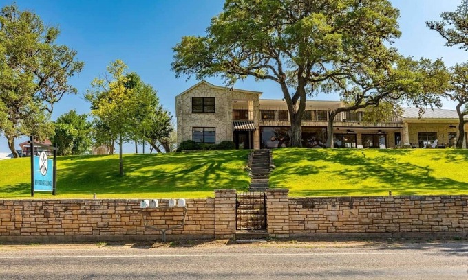 Ingram House | The River Oaks Lodge Main House, 7 Bedrooms, 7.5 Bathrooms!