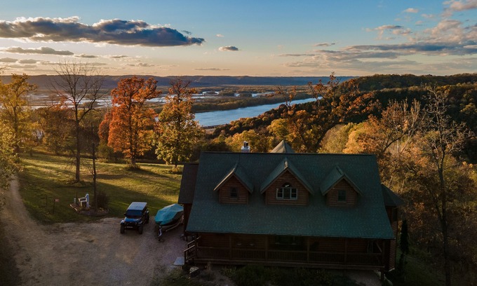 De Soto Cabin | The River View Lodge Sun Set Views over Looking Mississippi River Romantic