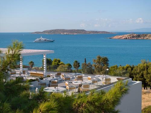 Vouliagmeni Hotel | The Roc Club, A Grecotel Hotel to Live