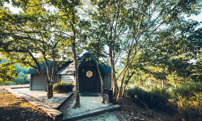 Saint-Leonard-des-Bois Cabin | The Romantic Kota-Cabana
