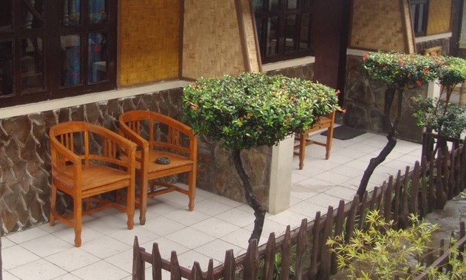 Tengger Caldera Bed & Breakfast | The rooms on the cliff overlooking Mt. Bromo