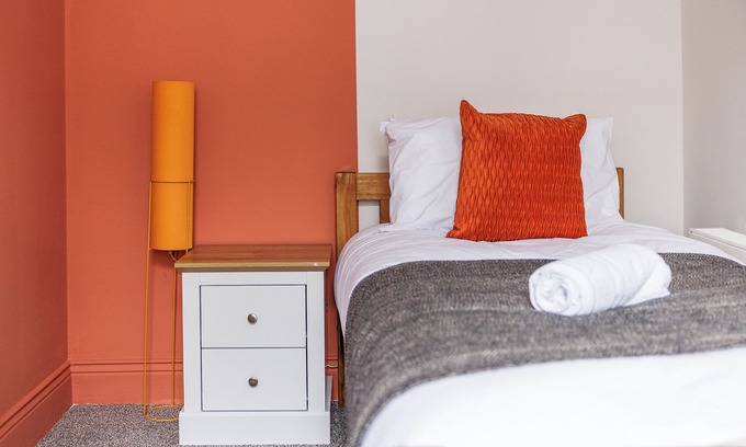Sunderland House | The Royal Residence - Sorley Steet, 2 minutes to Royal Sunderland Hospital