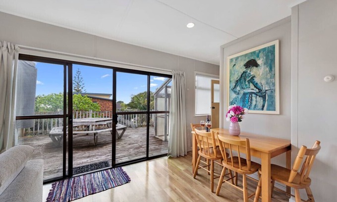 Papamoa Beach Cottage | The Salty Air Bach - Papamoa Beach