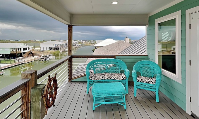 Rockport Cottage | The Salty Dog at Copano Bay