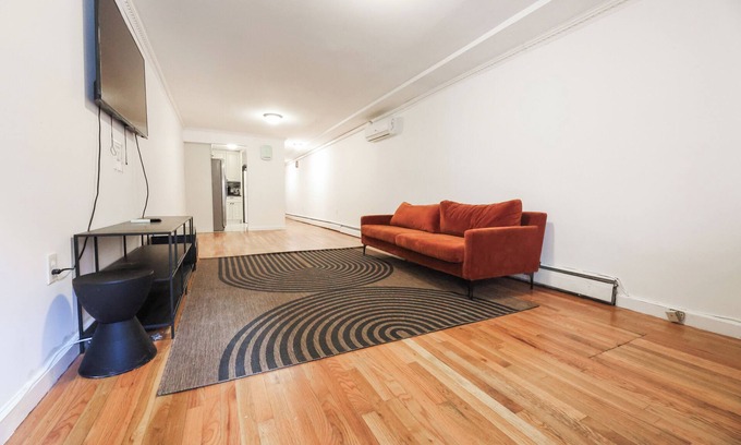 Crown Heights House | The Schenectady House Unit 1/Standard Large Room/Shared Bath & Common Areas
