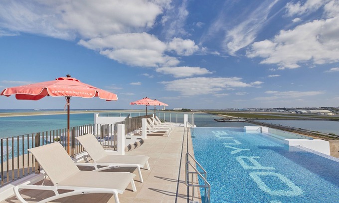 Tomigusuku Hotel | THE SENAGAJIMA STORY LINE