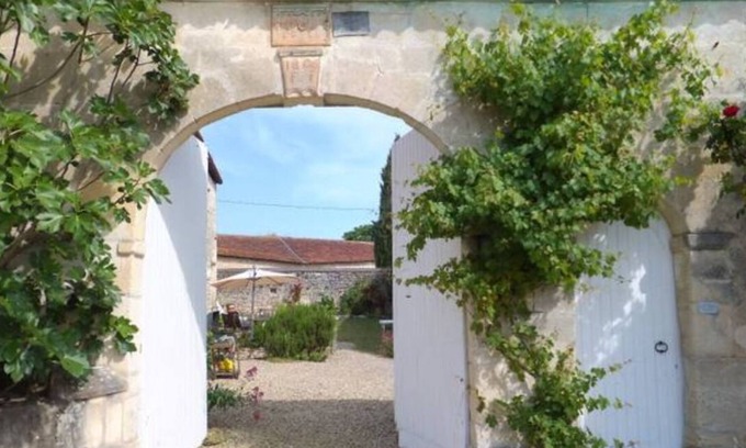 Saint-Saturnin House | The shelter of the Bee in the countryside