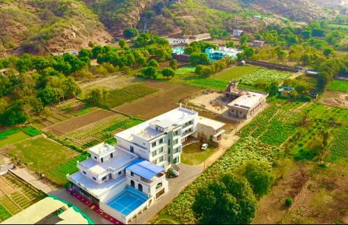 Rampura Phul Hotel | The Shining Star 777 , Pushkar - A Beautiful Resort Nested in Nature's Lap