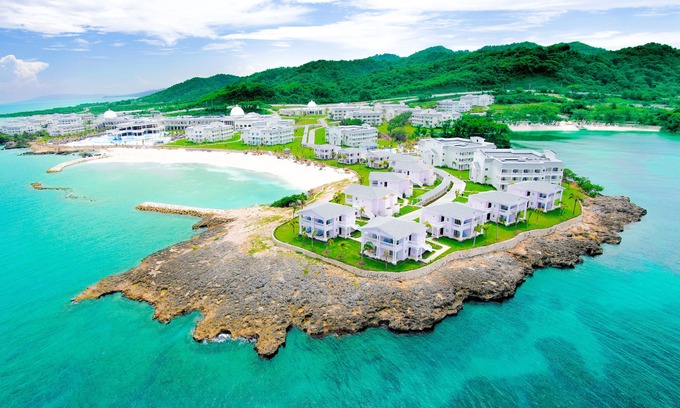 Lucea Resort | The Signature Level At Grand Palladium Lady Hamilton Resort & Spa