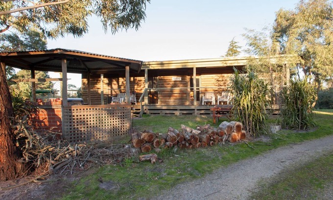 Langwarrin South Cabin | The Sixth Hole @Kanturk Country Retreat