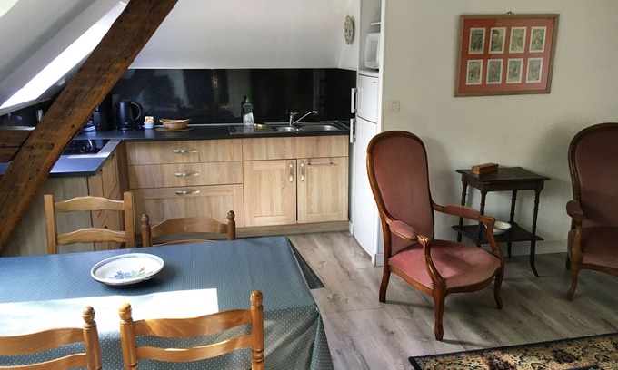 Sille-le-Philippe Apartment | The small farm apartment at Château de Chanteloup