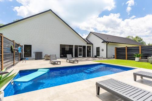 Pleasant View House | The Southern Oasis