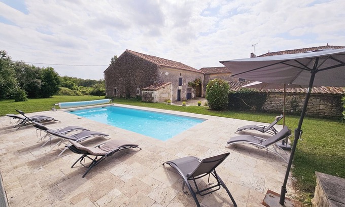 Saint-Simeux House | The spacious house of the miots