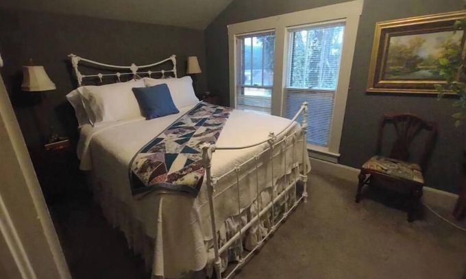 Hardy House | The Spring River Stonehouse Inn, Abby's Room