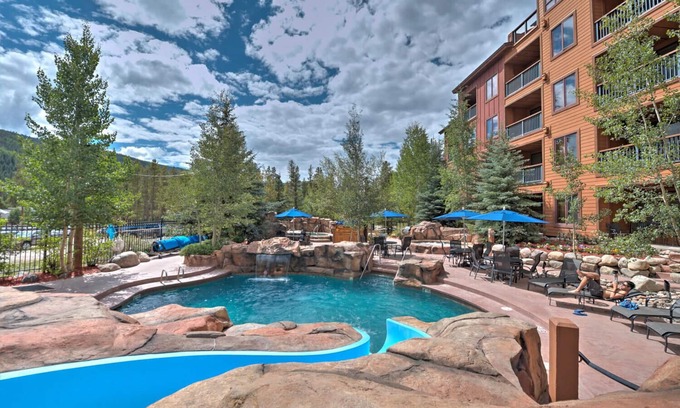 River Run Condo | The Springs, Extra Large Condo. Cool winter deals!