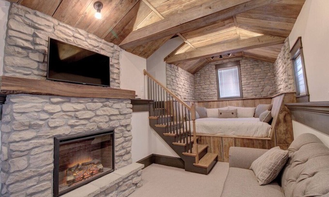 St. Charles House | The St. Charles Guest House, lovely historic home, fun for families and groups