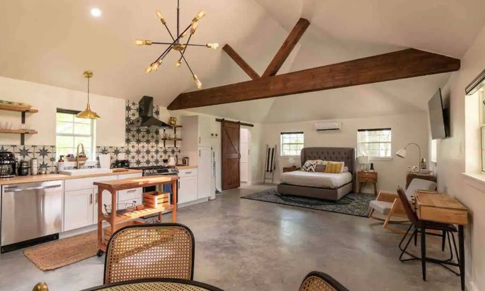 Red Rock Apartment | The Stable Retreat: Stylish Vaulted, Skylit Studio