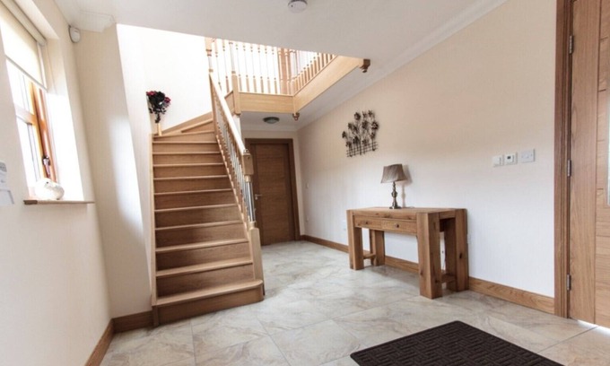 Dunfermline Cottage | The Stables. 5 star, 3 bedrooms