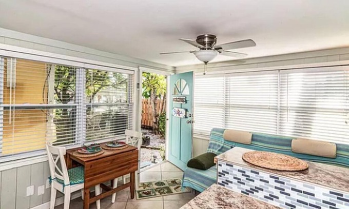 Pass-a-Grille House | The StarFish Bungalow 1B/1B