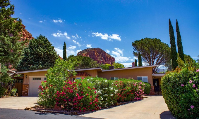 Sedona House | The Starlite Lounge Heart of Sedona Views! Hiking! Views!