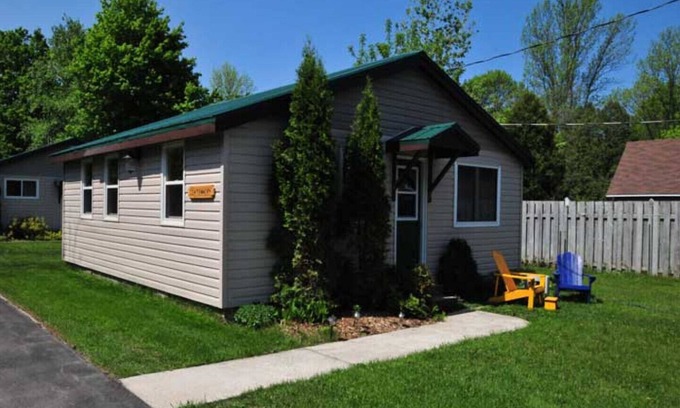 Port Elgin House | The Sunset Cottage Park Port Elgin - Cottage #2 - Centennery