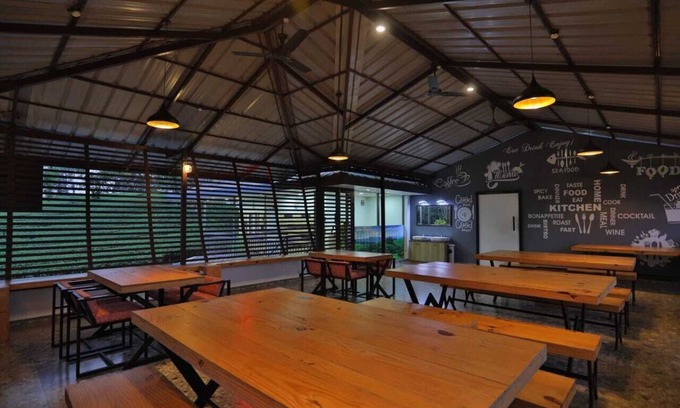 Kunchithanny Hotel | The Svarga Hill View Resort