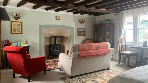 Totnes House | The Totnes Guest House. Upstairs at Zappa's