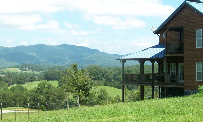 Townsend Bed & Breakfast | The Upper Threshold Suite at the Country Manor Inn