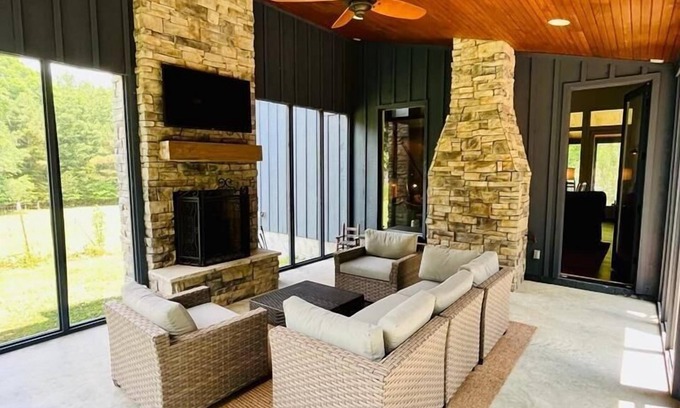 Water Valley Cabin | The Valley Double Decker 18 miles form Sq &OM