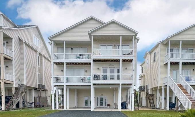 North Topsail Beach House | The Vida Sol! Steps to the Ocean. Sound views, Sunsets, Pier + Kayak launch
