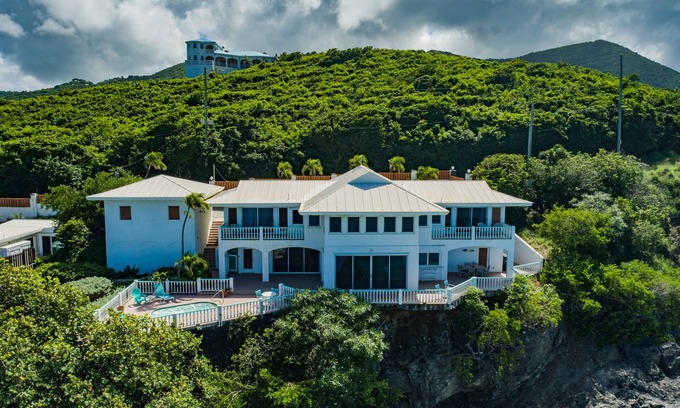 Estate La Vallee House | The Villa at Rainbow Cliffs