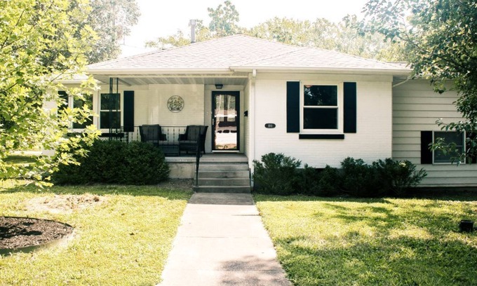 Rolla Cottage | The Webber Cottage blocks from downtown, shopping, Missouri S&T, parks and more.