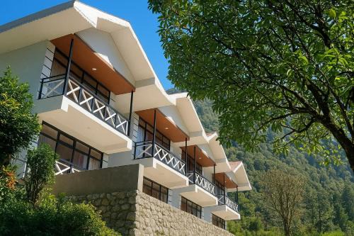 Mangan Hotel | The Whispering Pines by Trekocity