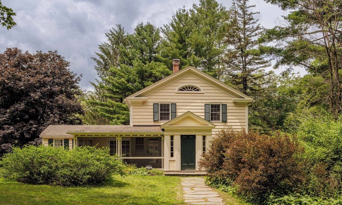 Craryville House | The Whistling Oak: Pristine Pond | Tranquility