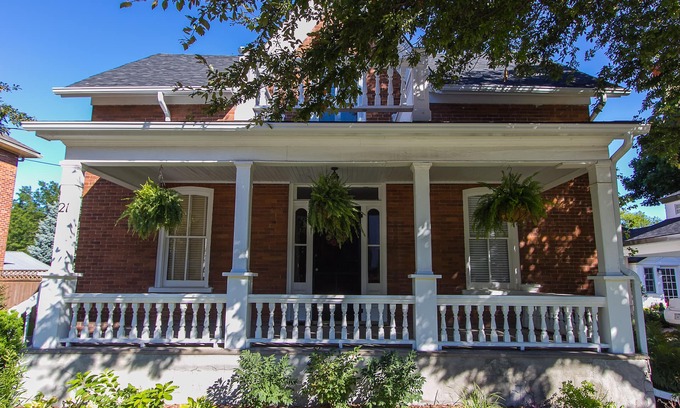 Prince Edward House | The White Rabbit Guest House - Picton