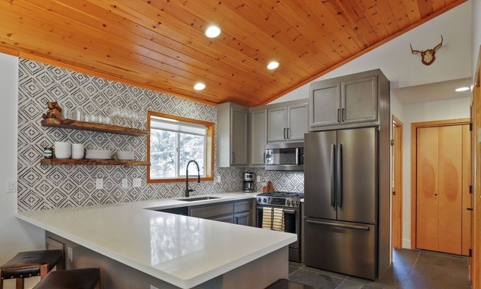 Truckee Cabin | The Wolfgang Chalet - Renovated Tahoe Donner Cabin