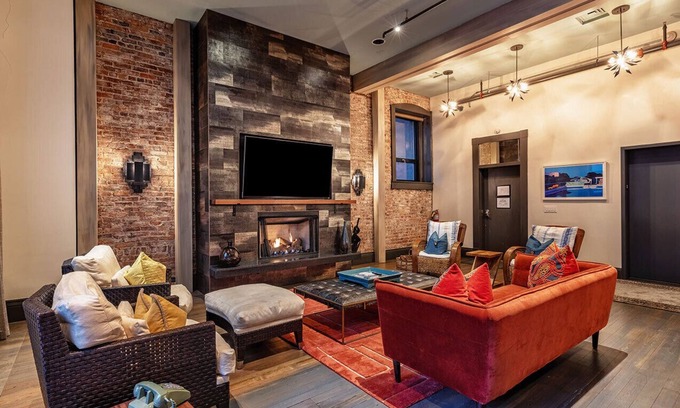 Downtown Nashville Apartment | The Writer's Loft - Walkable to Broadway Bars!