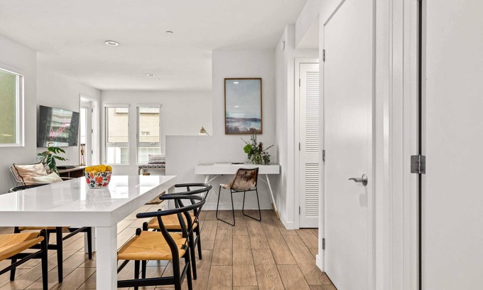 Carthay Circle Condo | The Zebra One-Bedroom Suite