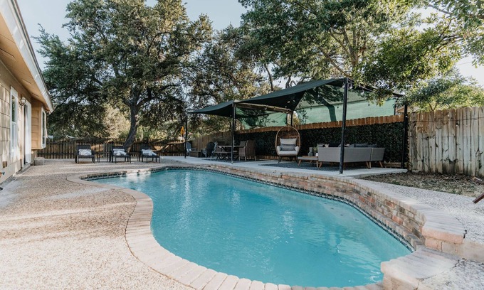 San Antonio House | TheKindred-Chic4BR Pool+PoolTable+Foosball+Arcade!