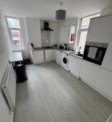 North Shore Apartment | Theo apartment 150 meters from the winter gardens large groups welcome