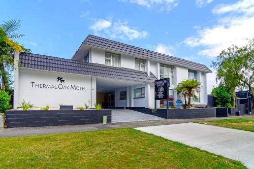 Fenton Street Hotel | Thermal Oak Motel