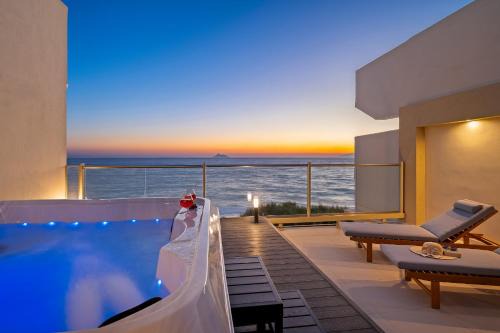 Neo Kalamaki Apartment | Theros Seaside Suite