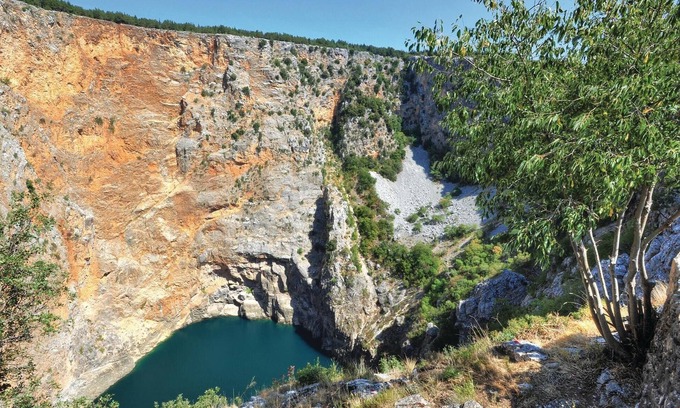 Donji Prolozac House | This beautiful single-storey holiday home is located in Proloac Donji near the town of Imotski.