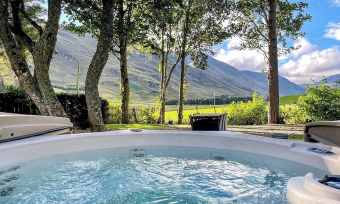 Clova Cottage | This charming cottage is fully equipped with everything you could need.