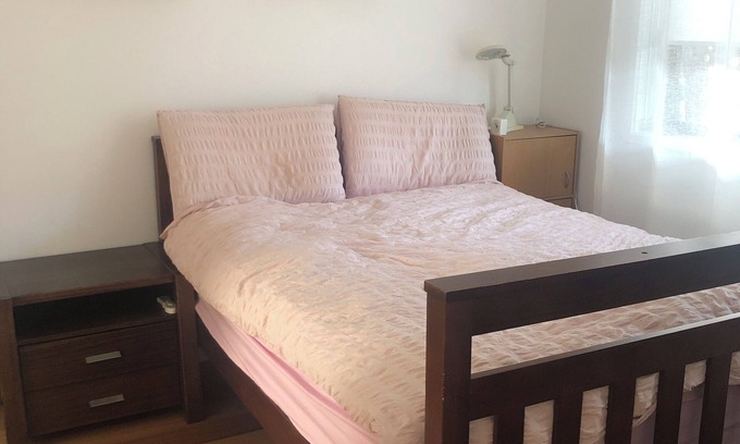 Rosebud Apartment | This cosy unit offers a prime location — walking distance tothe beach and shops