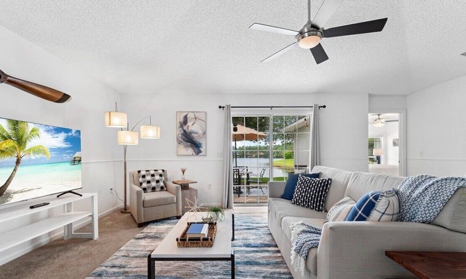 Sandalwood House | This home away from home features a gorgeous view of the lake from the spacious Great Room